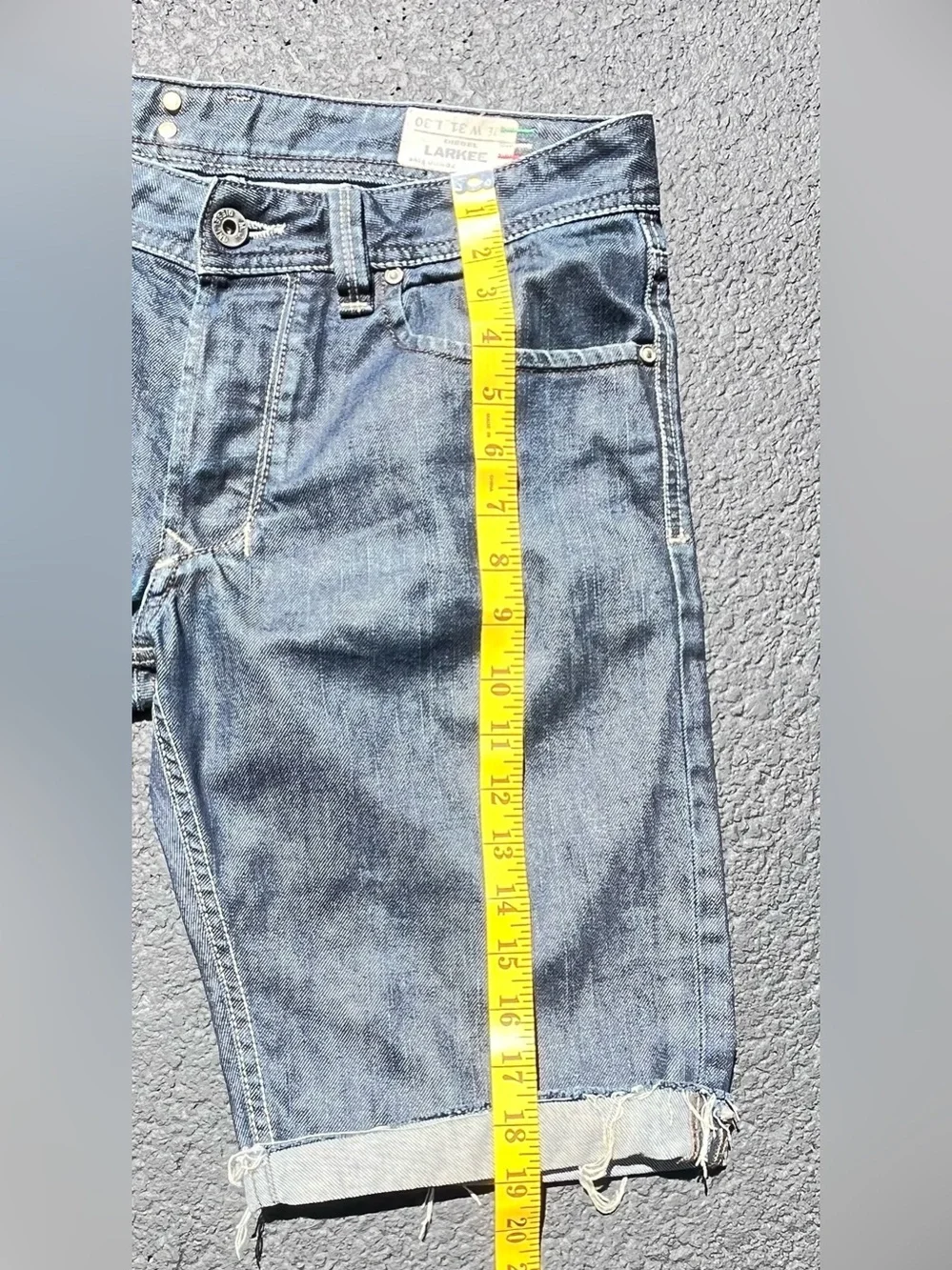 Diesel Men's Denim Cutoff Shorts Larkee Blue Wash Frayed Raw-edge Hems Size 31